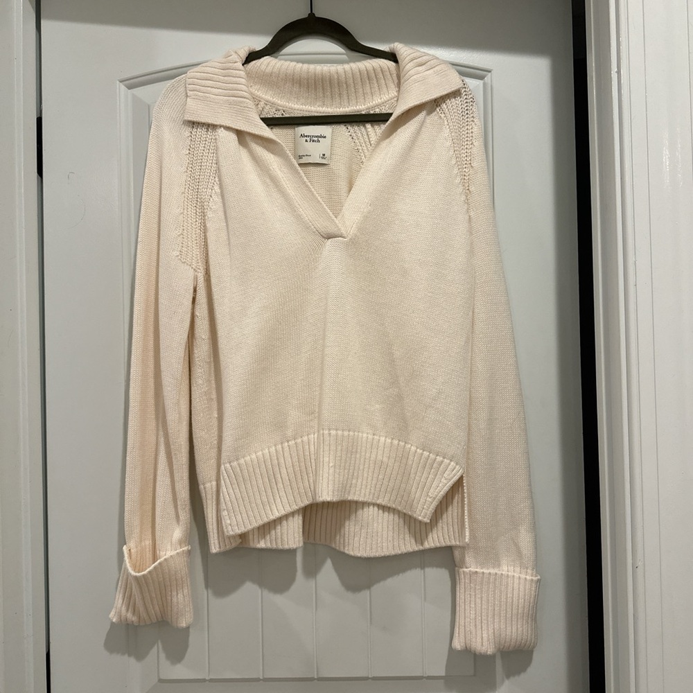 Abercrombie and Fitch Notch Neck Sweater - M - Never Worn